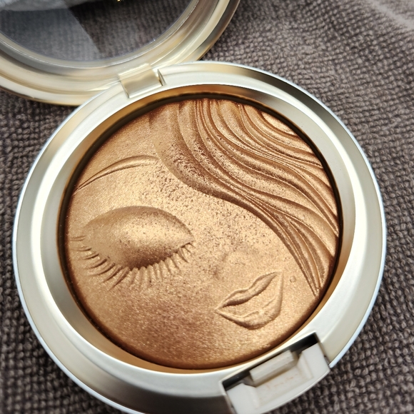 MAC Extra Dimension Skinfinish - Picture 3 of 4